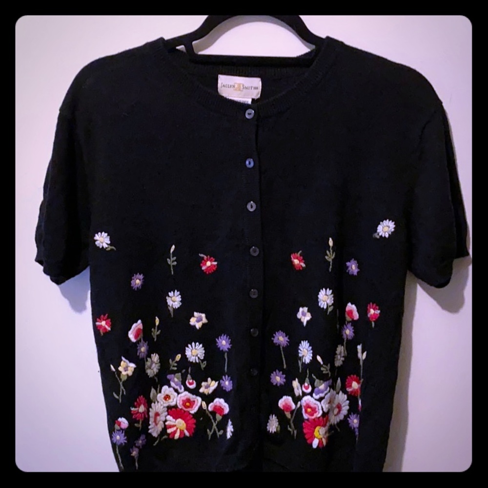 Cute flower sweater!